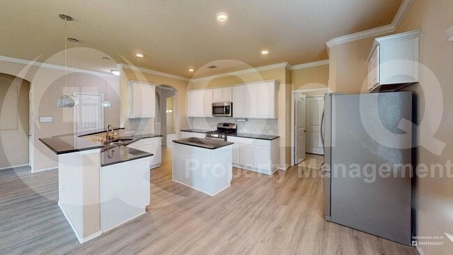 Building Photo - 400 Plum Ct