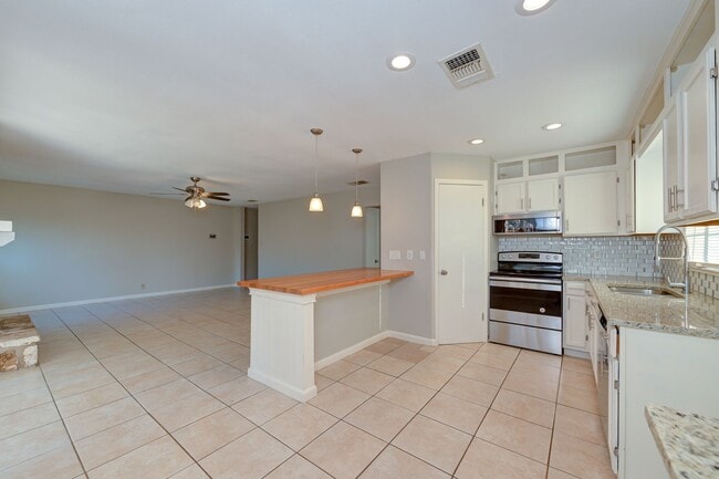 Building Photo - One Story Rental Home located near FM 78 and Walzem available for asap move in!