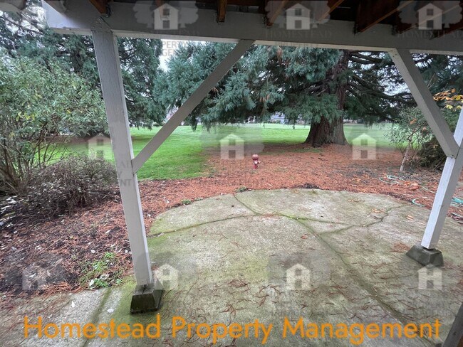 Building Photo - 661