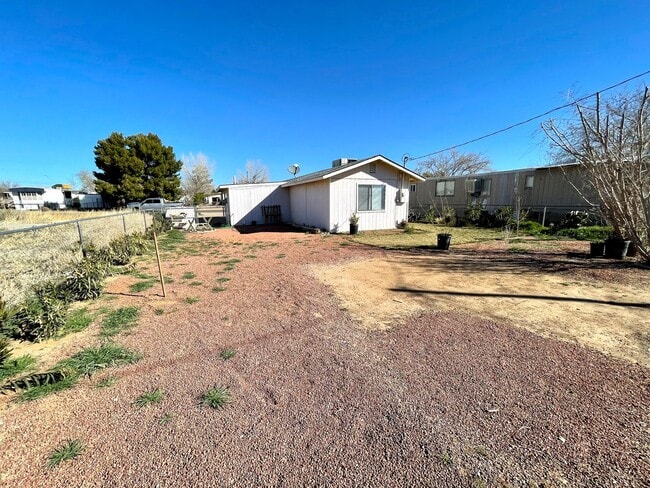 Building Photo - Nice 2 Bedroom Home with Large Yard and Ca...