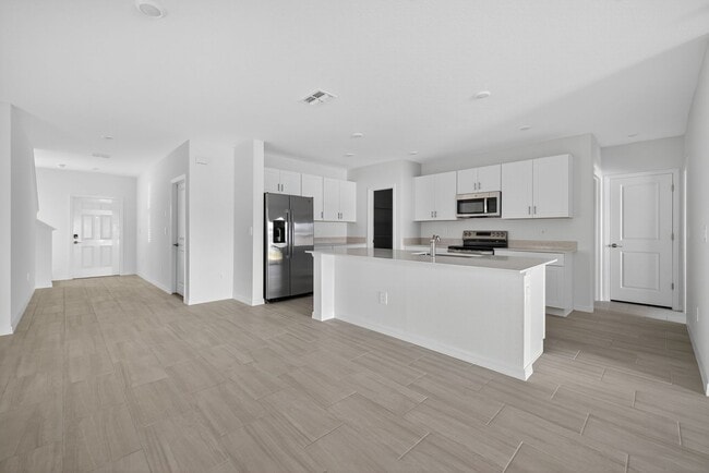 Building Photo - Brand New 6-Bed Available Now!