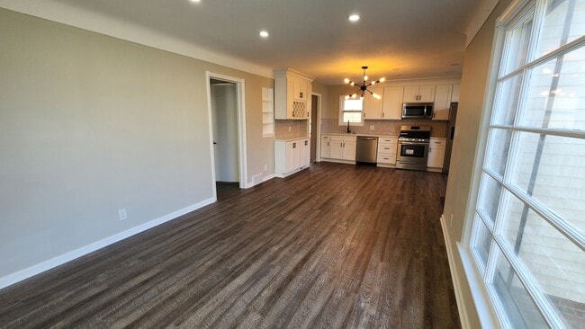 Building Photo - 3 Bedroom 2 Bathroom House