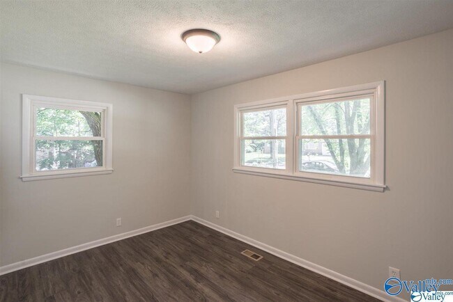 Building Photo - 3508 Lois Ln NW