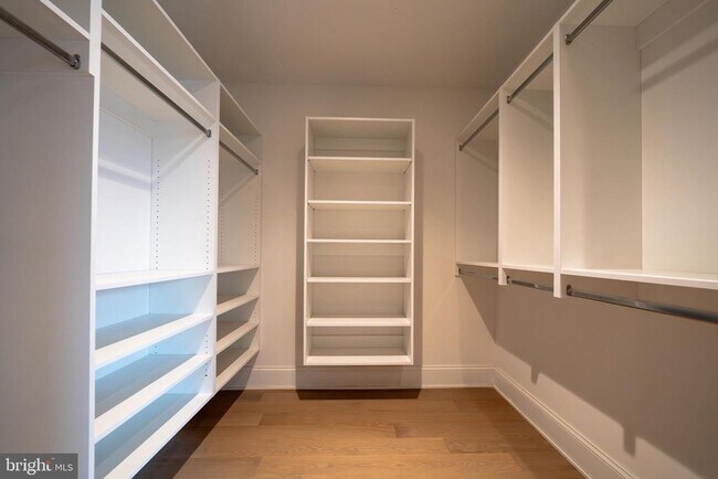 Building Photo - 200 S Broad St