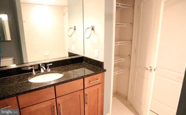 Building Photo - 525 N Fayette St