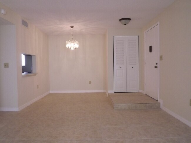 Building Photo - 3284 S Semoran Blvd