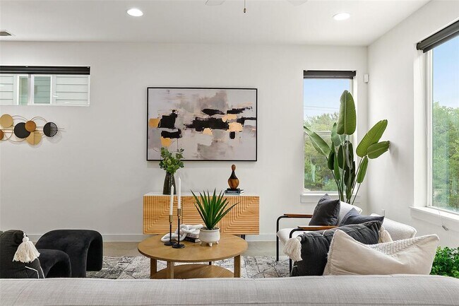 Building Photo - 3111 Aldwyche Dr