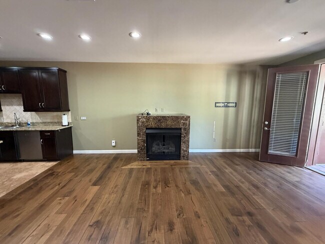 Building Photo - 7291 N Scottsdale Rd