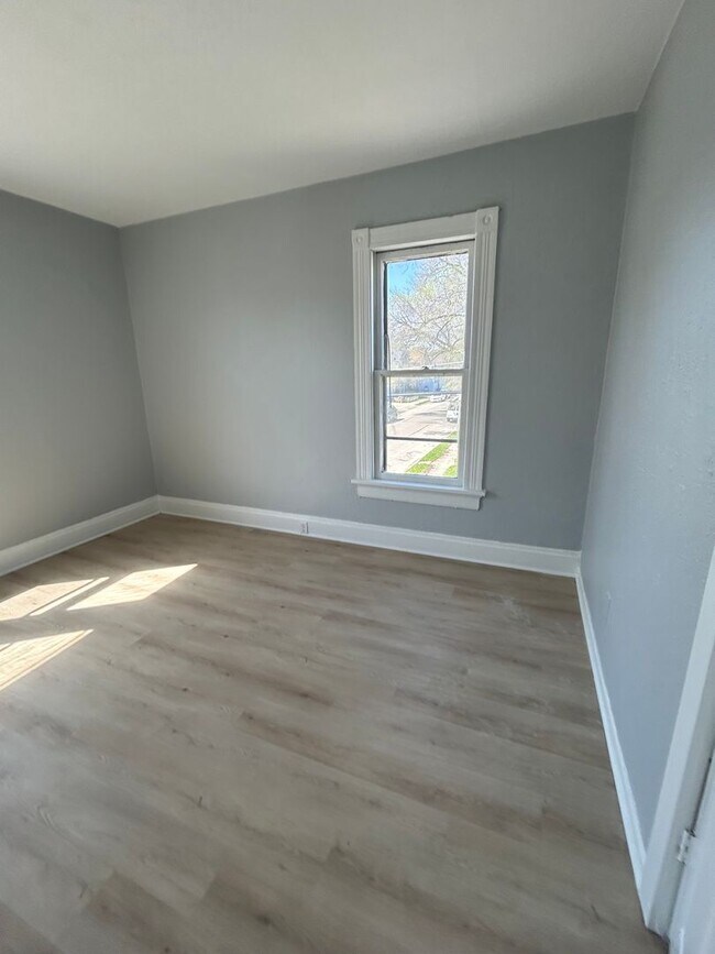 Building Photo - 1510 57th St