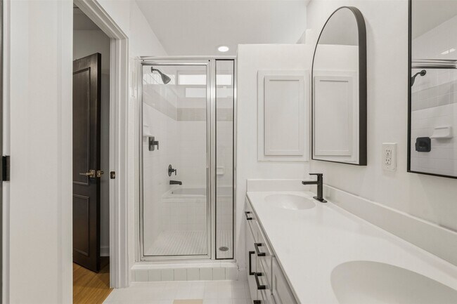 Building Photo - 6121 Gehring St