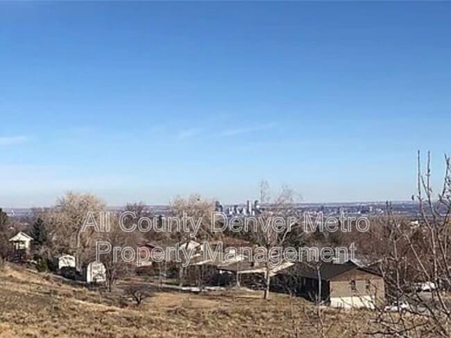 Building Photo - 1660 S Deframe Ct