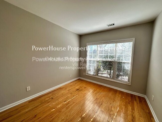 Building Photo - 2403 Walnut Tree Ln