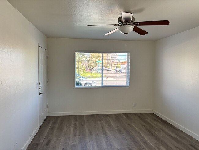 Building Photo - 840