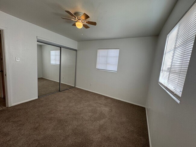 Building Photo - Pet Friendly property!