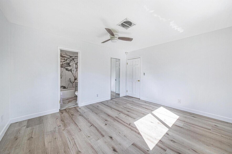 Building Photo - 2611 NE 16th St