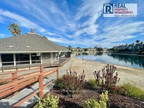 Building Photo - Stunning 2 Bedroom 1.5 Bathroom Waterfront Townhome in Foster City