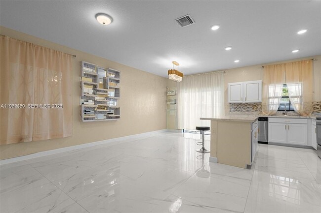 Building Photo - 1130 SW 6th Ct