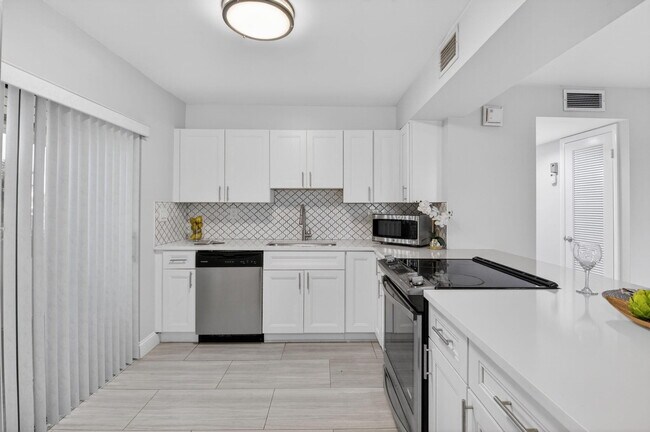 Building Photo - 450 Piedmont J