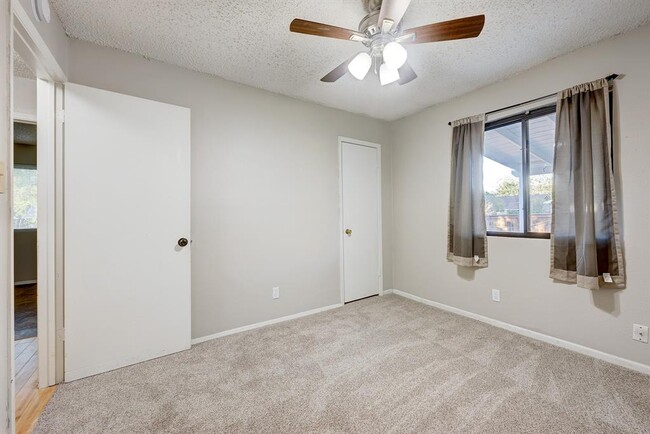 Building Photo - 6300 Capriola Dr