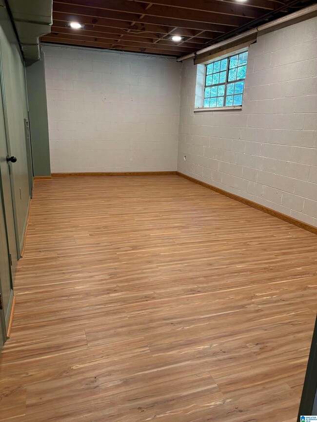 Building Photo - 324 Willow Glen Ct