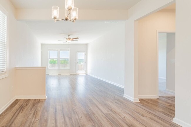 Building Photo - 812 Justify Lp