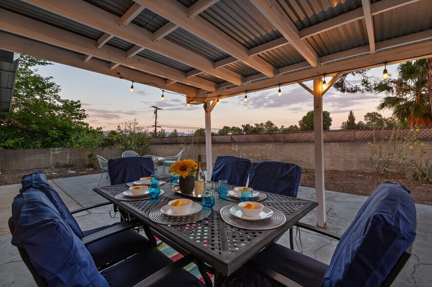 Building Photo - 8543 Sandstone Dr