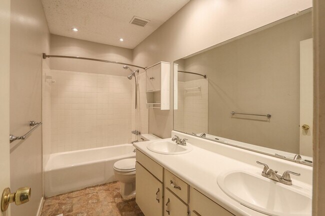 Building Photo - {10919} Quivera Falls Condo + Attached Two Car Garage + Maintenance Provided Community + Communit...