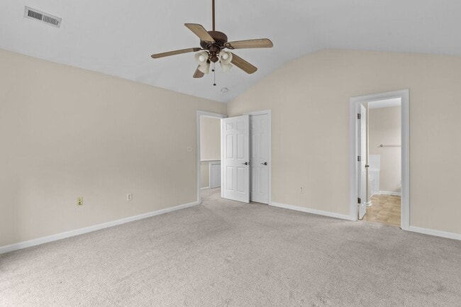 Building Photo - Beautiful 3-Bedroom Condo in Norfolk.