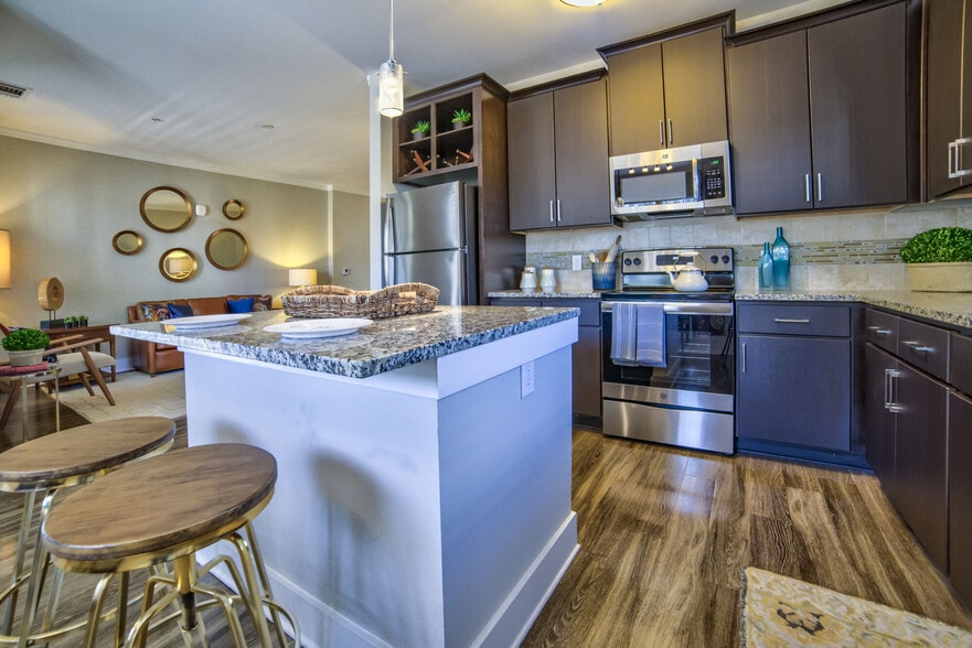 Primary Photo - Avonlea Creekside
