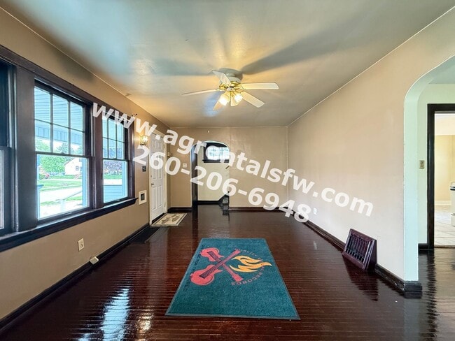 Building Photo - 3 Bedroom House