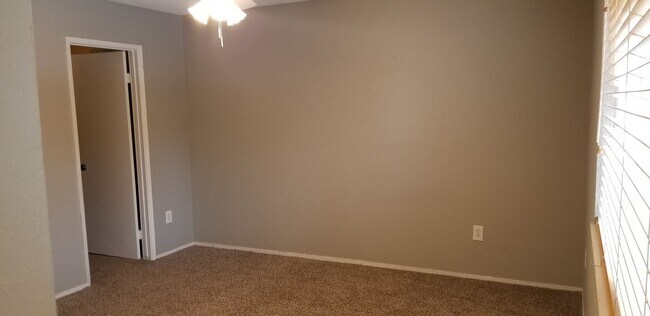 Building Photo - Updated Two Bedroom Condo with Warm Fireplace