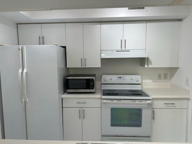 Building Photo - 4844 N State Rd 7