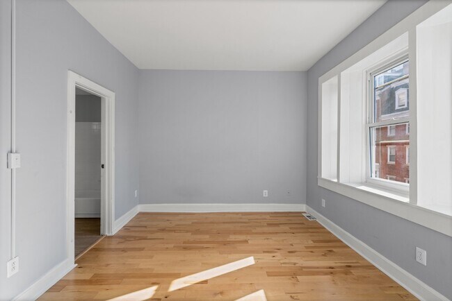 Building Photo - 112 W Mulberry St