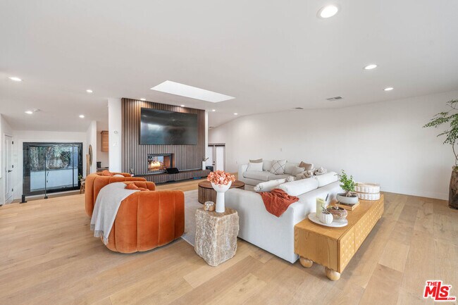 Building Photo - 3541 Multiview Dr