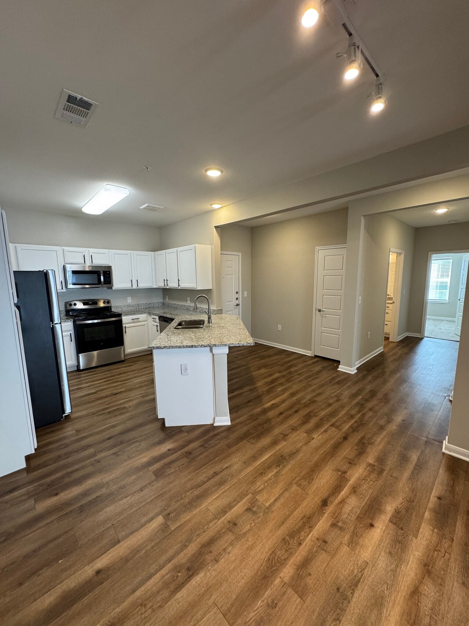 Building Photo - 450 Houston Ridge Dr