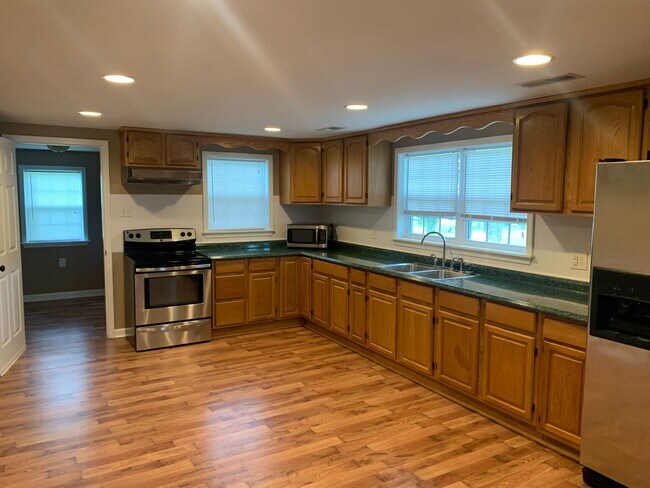 Building Photo - 528 Haws Run Rd