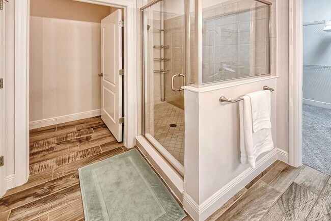 Building Photo - 6960 Avalon Cir