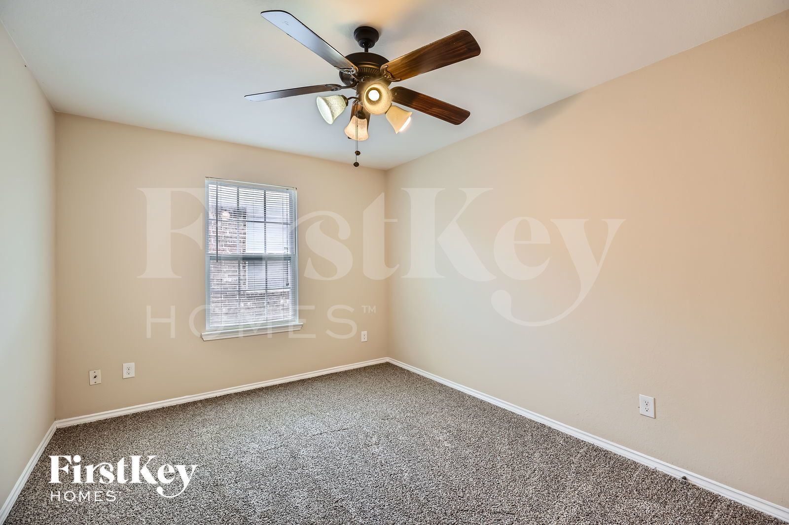 Building Photo - 1925 Cross Oaks Dr