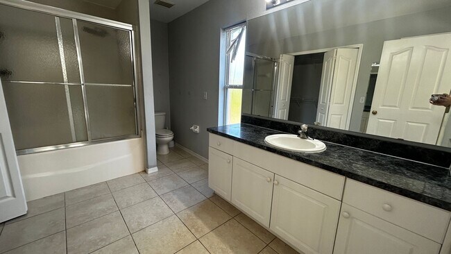 Building Photo - Charming and Spacious Single-Family Home