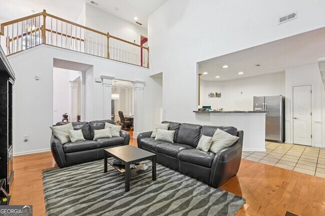 Building Photo - 255 Squire Ln