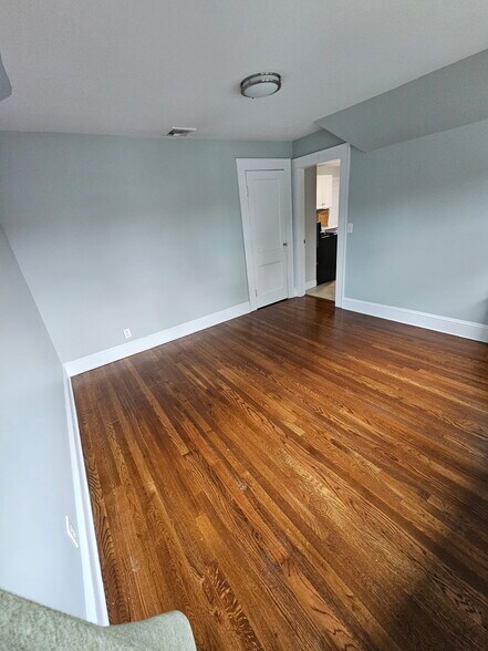 Bedroom - 675 Courtland Ave