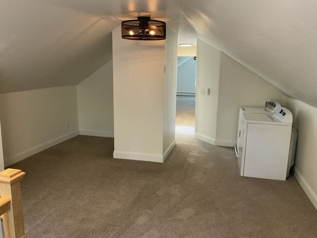 Building Photo - Beautifully Updated 4 BR/2 BA Upper-Level Duplex in Minneapolis with 2-Car Garage!