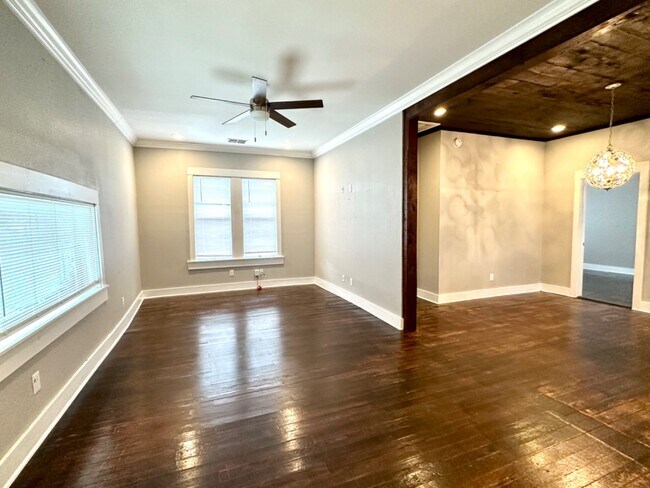 Building Photo - 1013 N Palmetto Ave