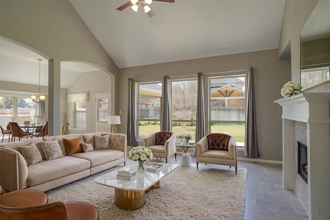 Building Photo - 7818 Lake Commons Dr