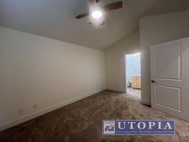 Building Photo - Beautiful and Spacious 3-bedroom, 3.5-bathroom Townhouse Located in the heart of Seabright.