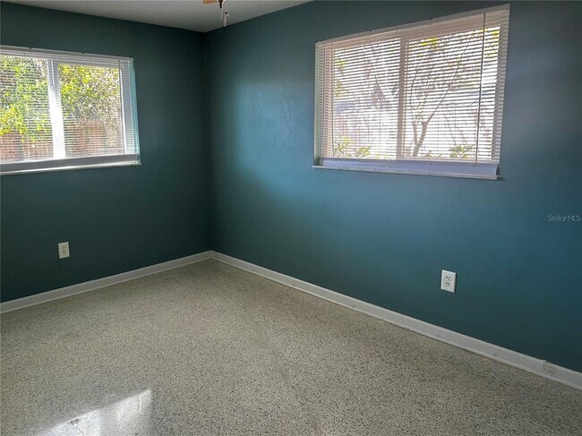 Building Photo - 2054 Broadway Ave