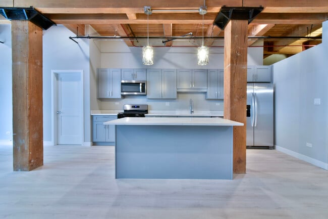 Building Photo - 11 E Illinois St