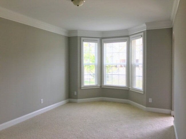 Building Photo - 327 Bella Rose Dr