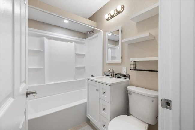 Building Photo - 807 S 12th St