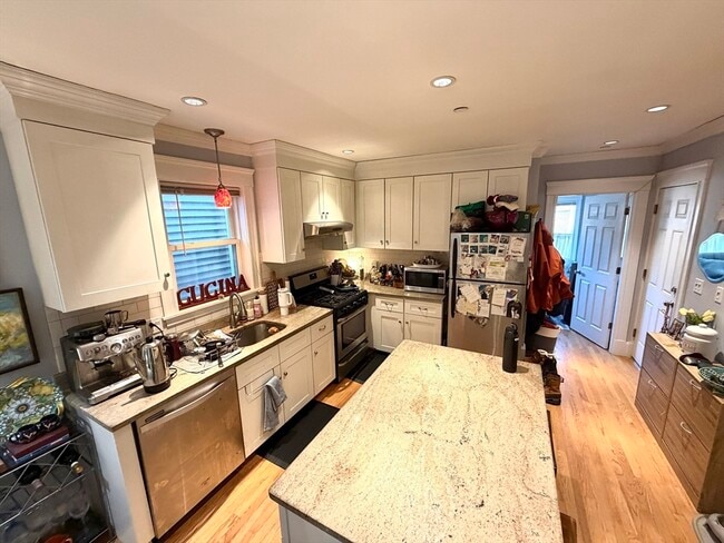 Building Photo - 133 Erie St